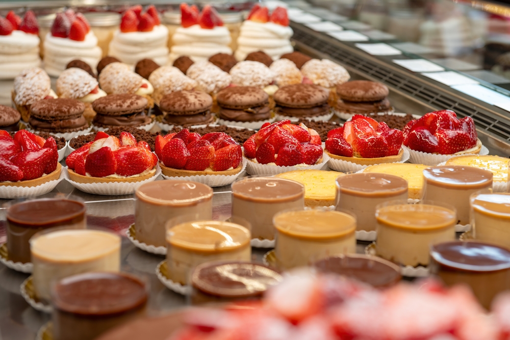A,Selection,Of,French,Inspired,Individual,Handmade,Desserts,With,Chocolate